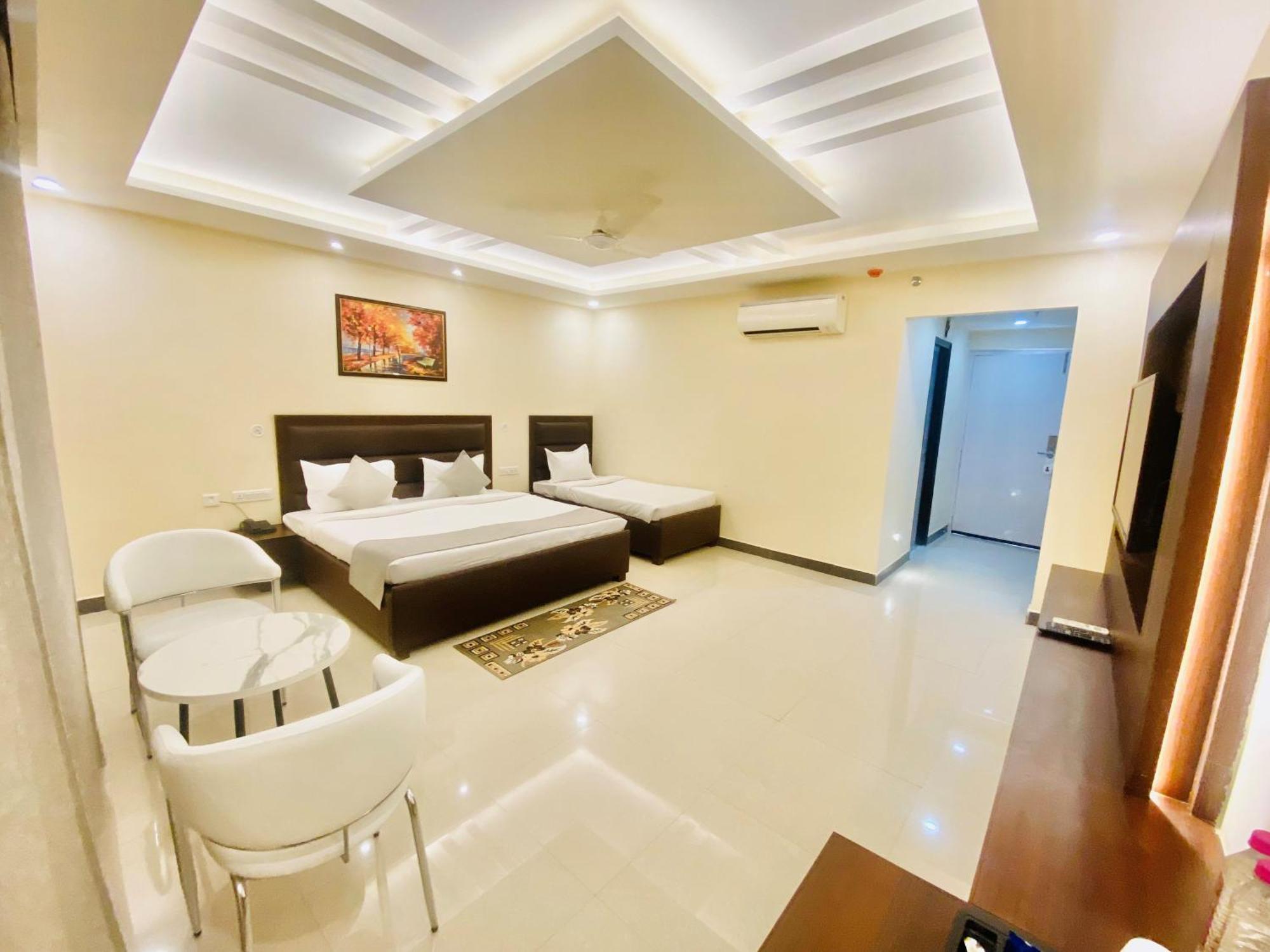 Ayansh Klyde Inn,