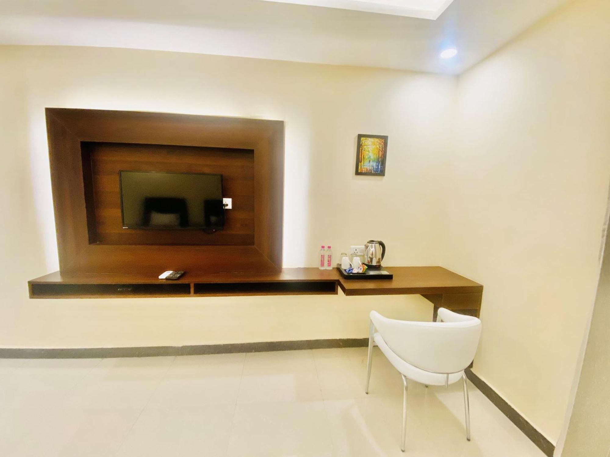 Ayansh Klyde Inn,