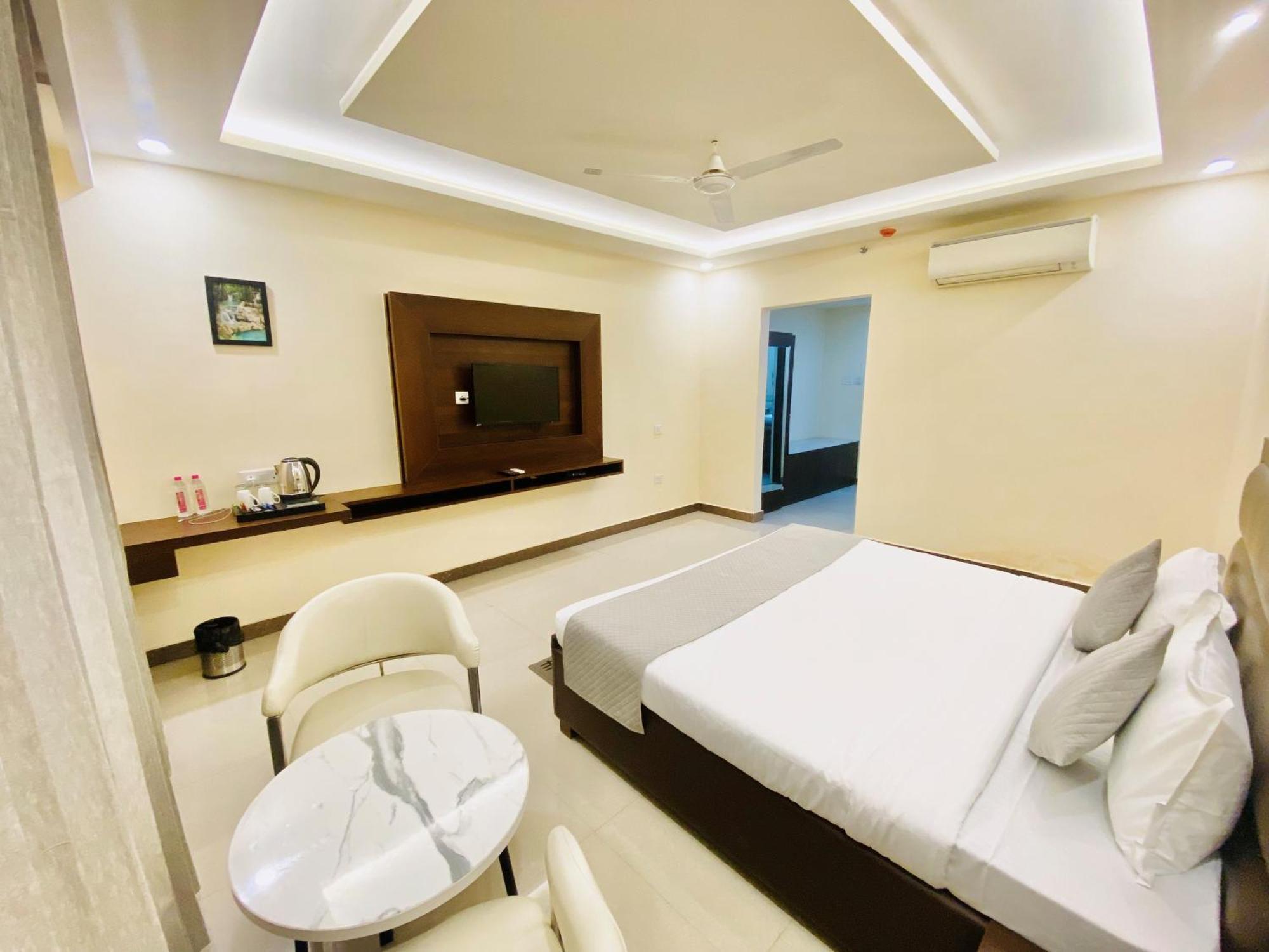 Ayansh Klyde Inn, Lucknow