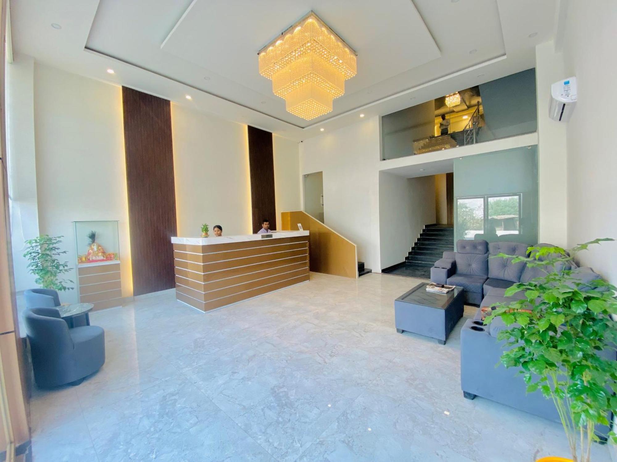 Ayansh Klyde Inn,