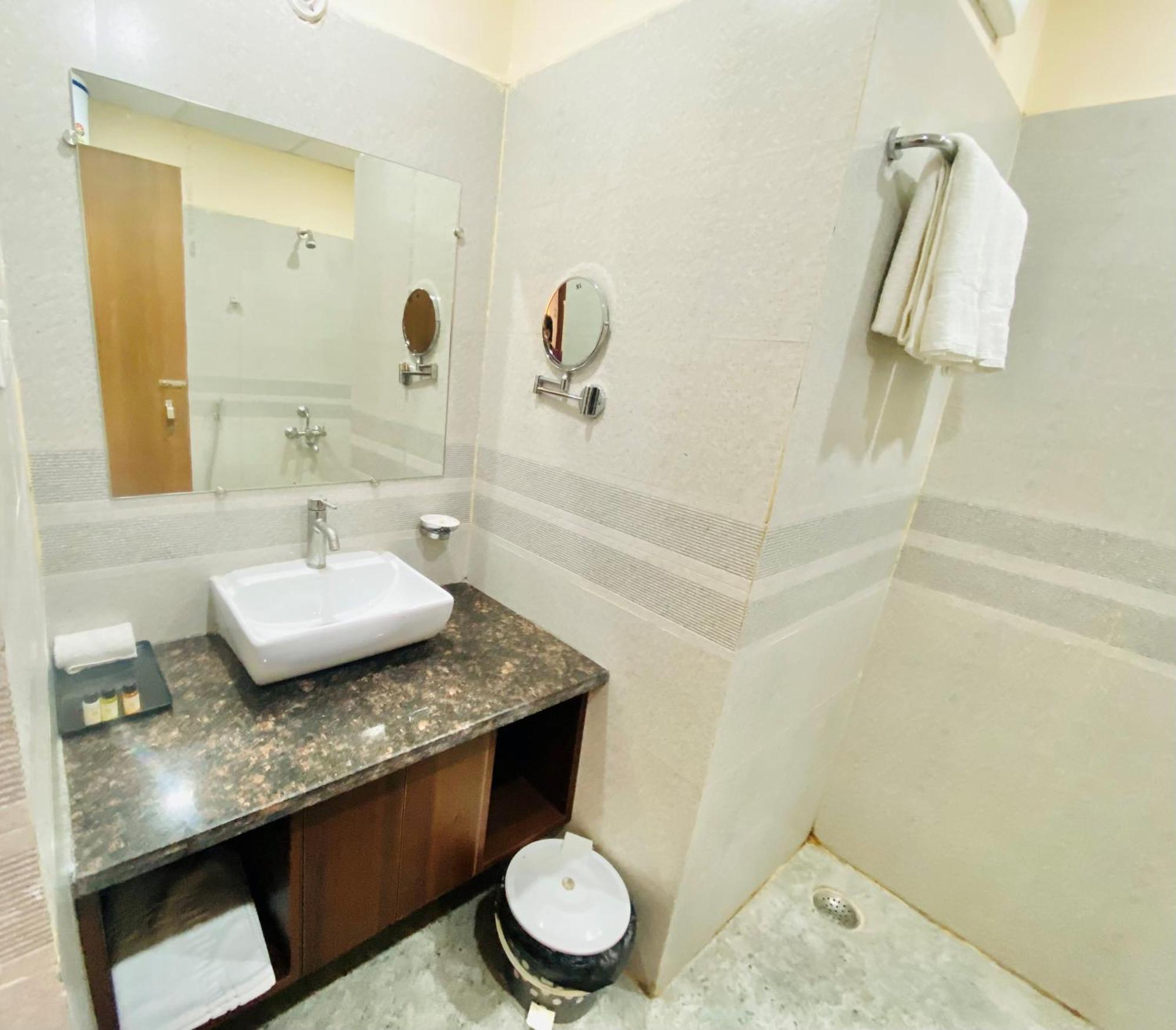 Hotel Ayansh Klyde Inn, 3*