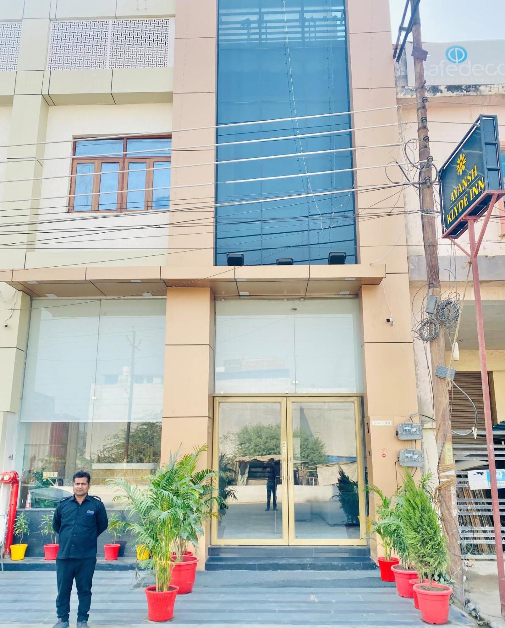 Ayansh Klyde Inn,